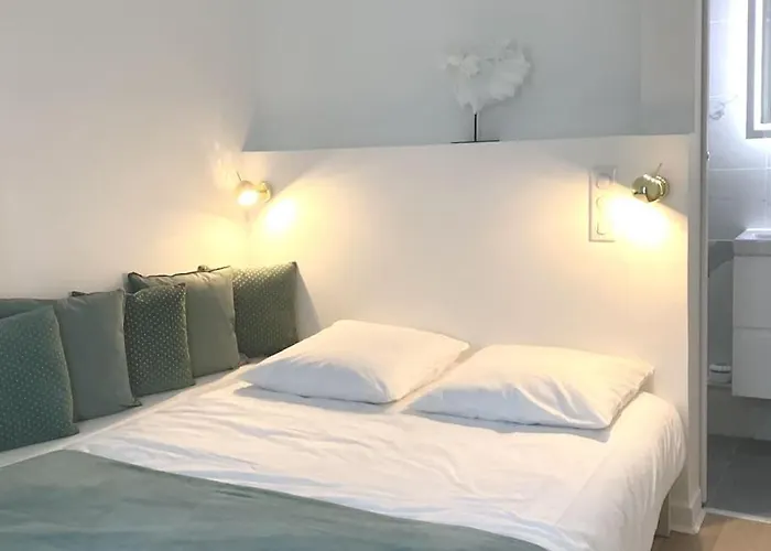 Cocon Chic Parisien Niche Au Coeur De Montmartre