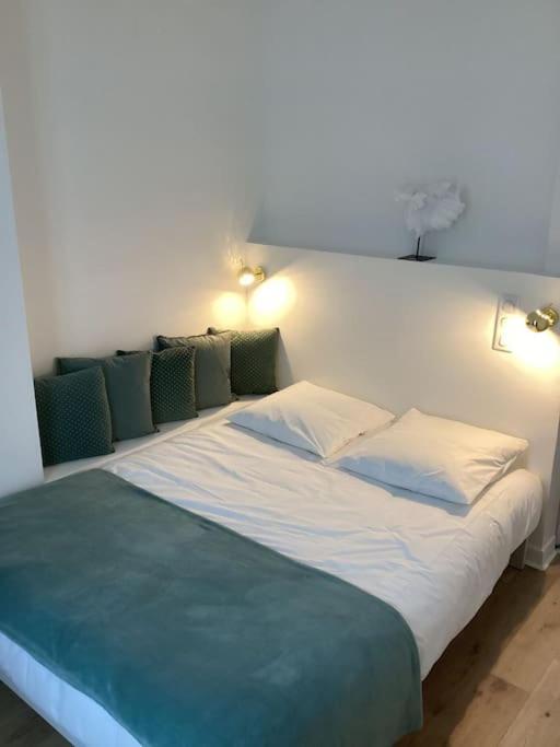 Apartment Cocon Chic Parisien Niche Au Coeur De Montmartre