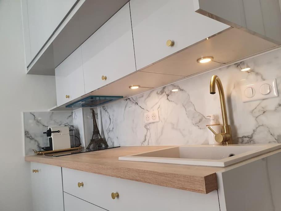 Cocon Chic Parisien Niche Au Coeur De Montmartre Apartment