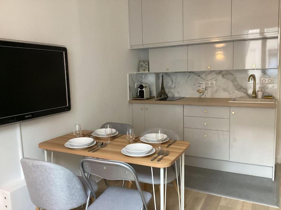 Cocon Chic Parisien Niche Au Coeur De Montmartre Apartment *