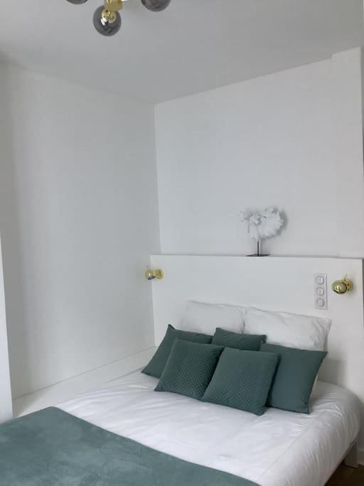 Cocon Chic Parisien Niche Au Coeur De Montmartre Apartment Paris